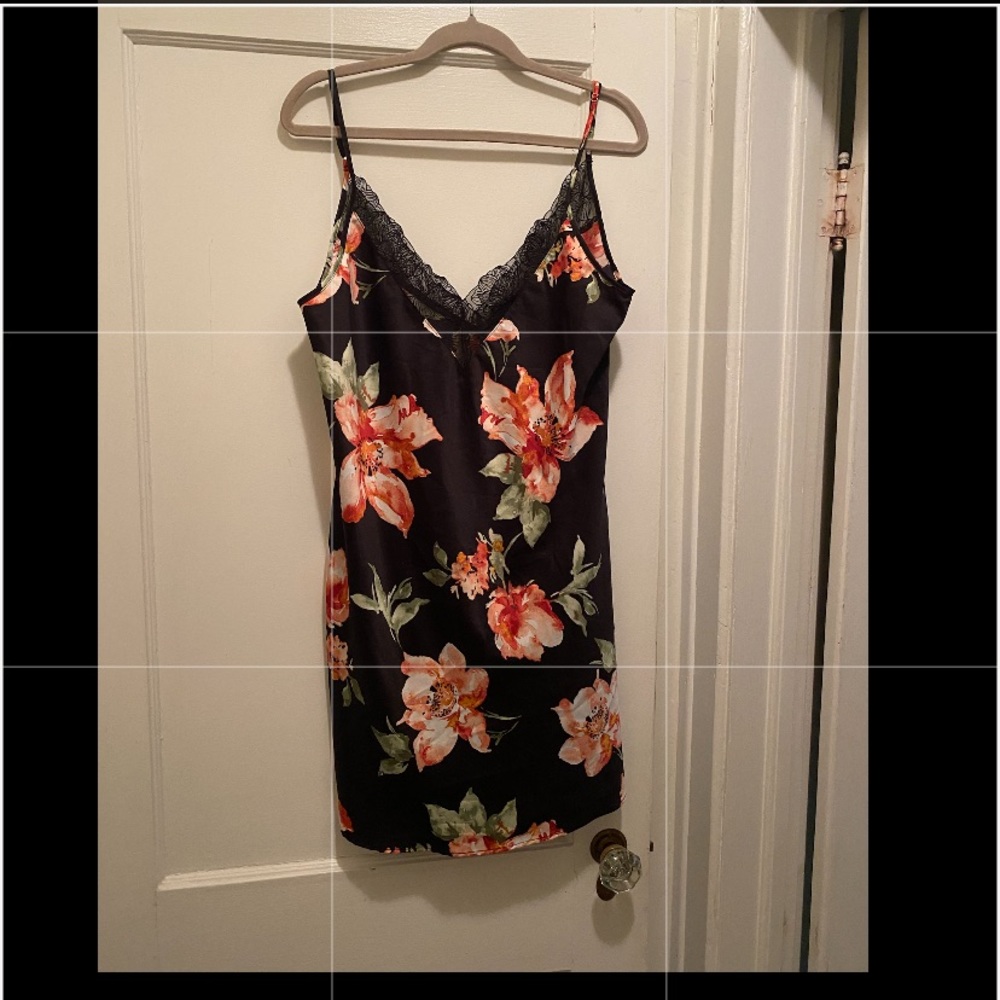 PLUS INC Silk Floral Sleeper